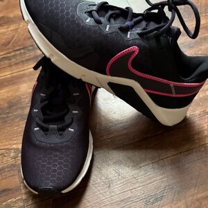 Nike Women's Black and Pink Sneakers